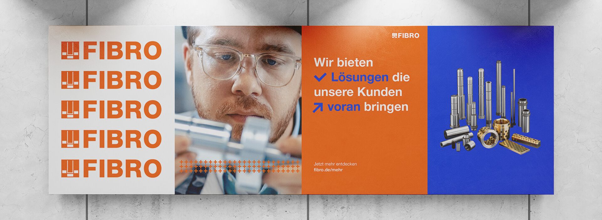 FIBRO-Kampagnenbanner auf einer öffentlichen Wand